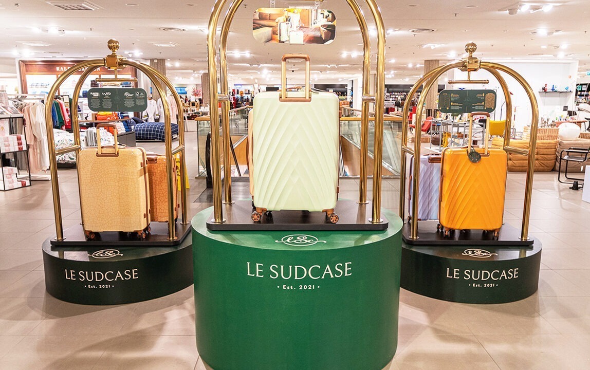 Post Princess Traveller Bijenkorf 04